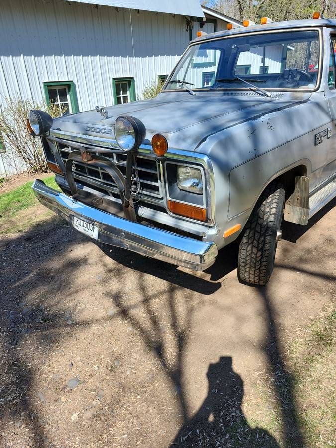 Dodge-Power-ram-250-1983-silver-3