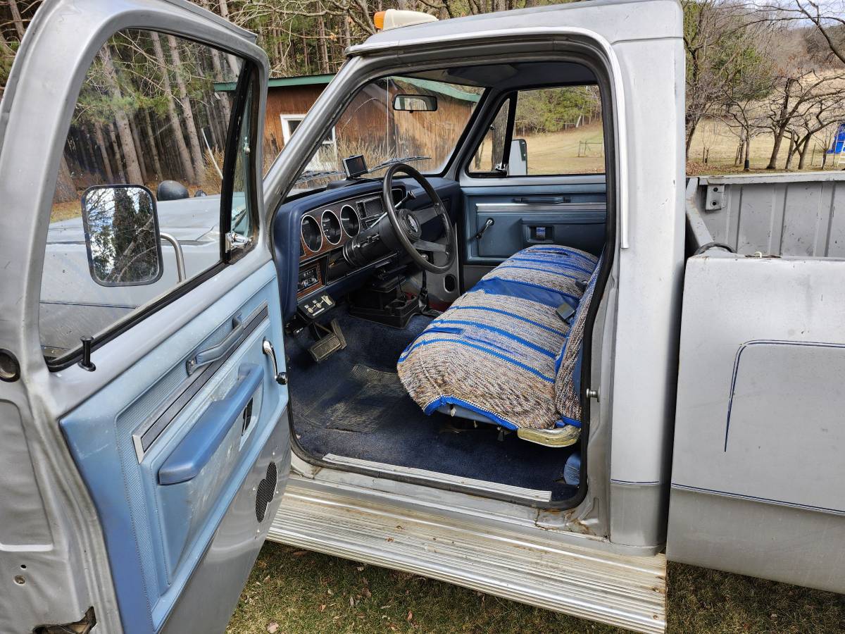 Dodge-Power-ram-250-1983-silver-4