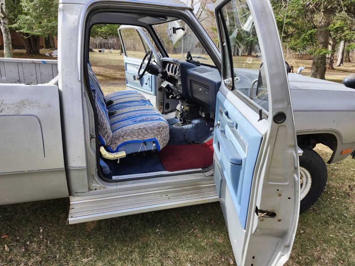 Dodge-Power-ram-250-1983-silver-7