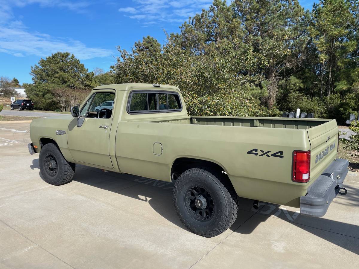 Dodge-Power-ram-w250-1990-green-1