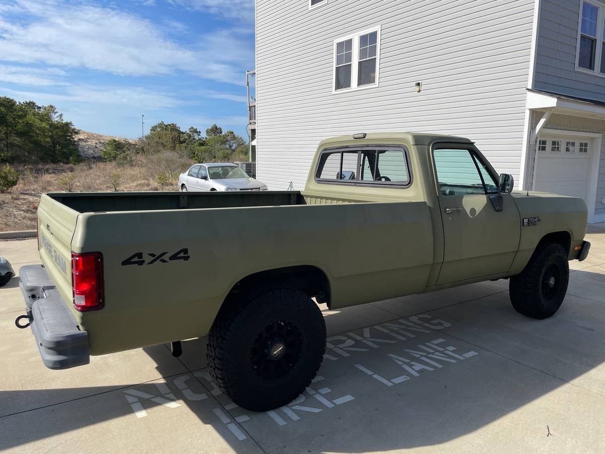 Dodge-Power-ram-w250-1990-green-2
