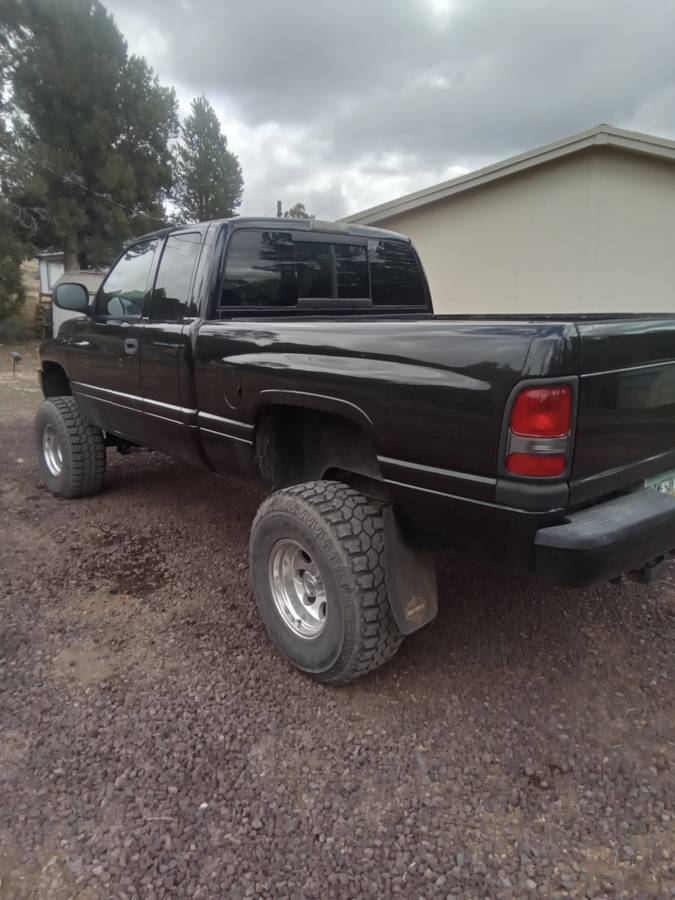 Dodge-Ram-1500-2001-black-3