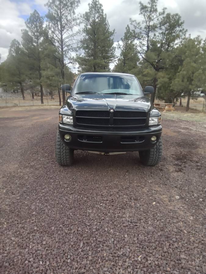 Dodge-Ram-1500-2001-black