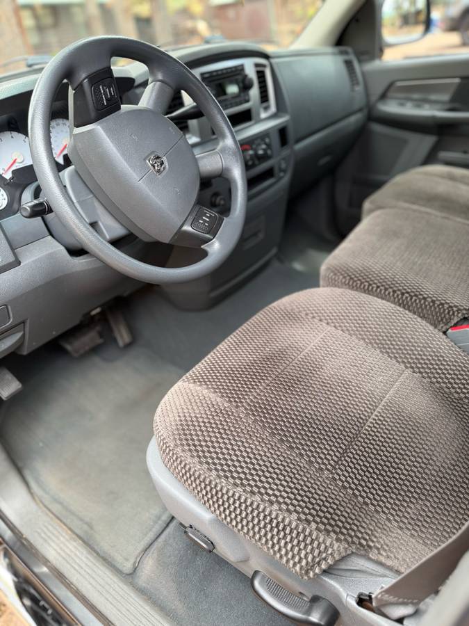 Dodge-Ram-1500-2007-grey