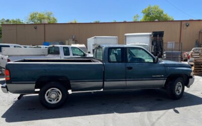 Dodge Ram 2500  1995 green