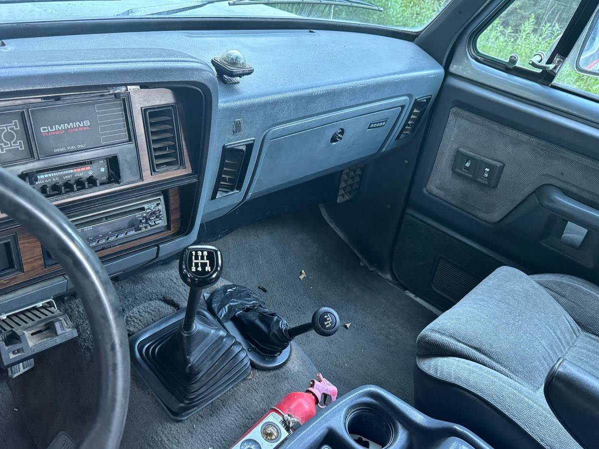 Dodge-Ram-3500-crew-cab-diesel-1992-silver-12