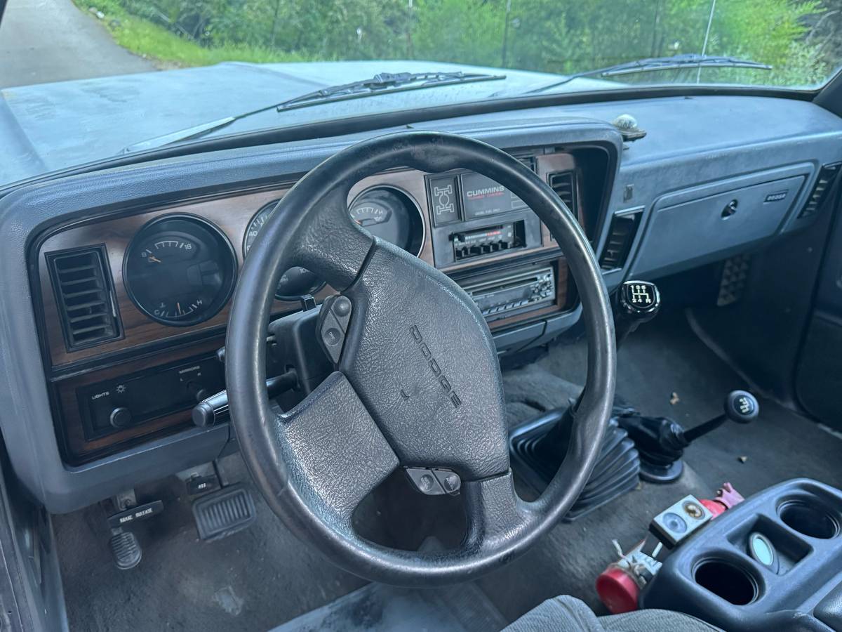 Dodge-Ram-3500-crew-cab-diesel-1992-silver-8