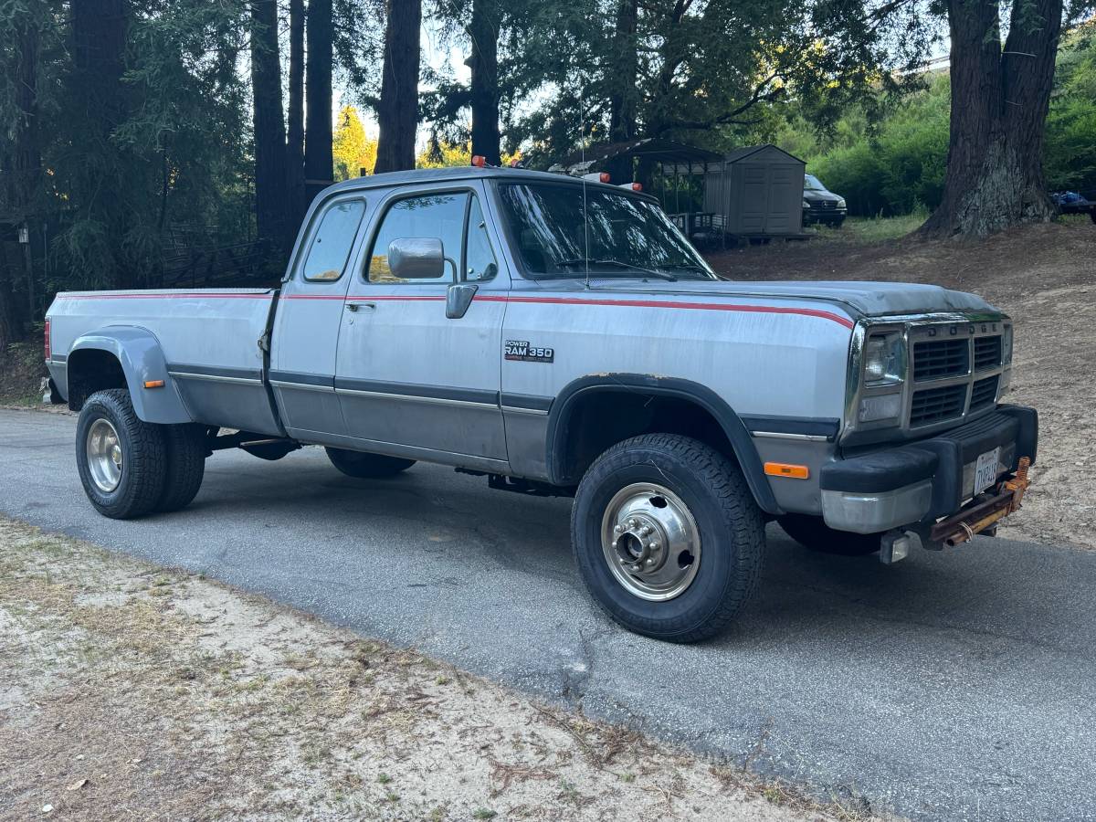 Dodge-Ram-3500-crew-cab-diesel-1992-silver