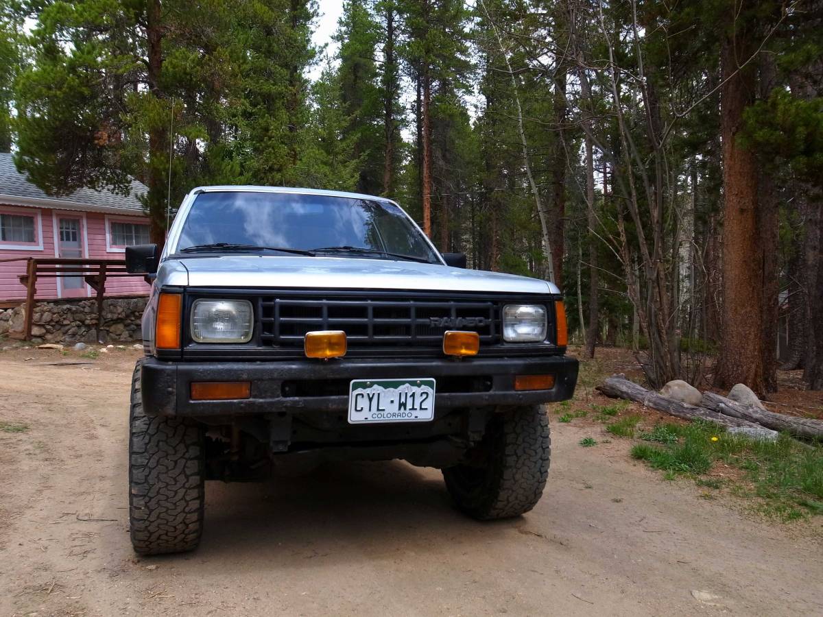 Dodge-Ram-50-1988-silver-1
