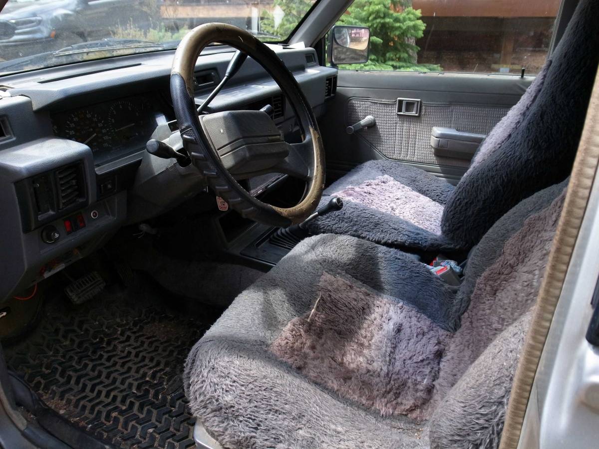 Dodge-Ram-50-1988-silver-6