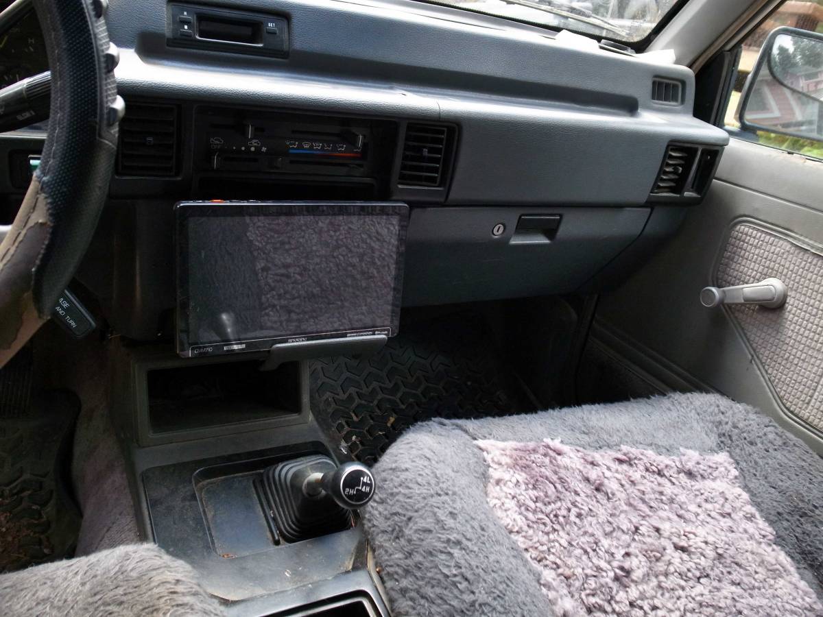 Dodge-Ram-50-1988-silver-7