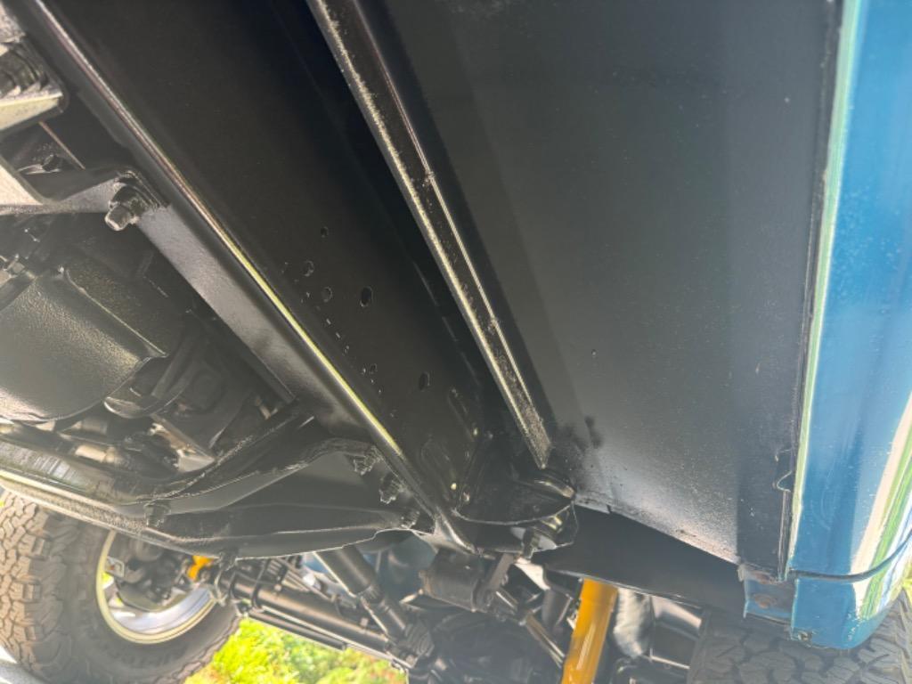 Dodge-Ram-Charger-383-factory-ac-2-tops-frame-off.-No-r-1977-2dr-20