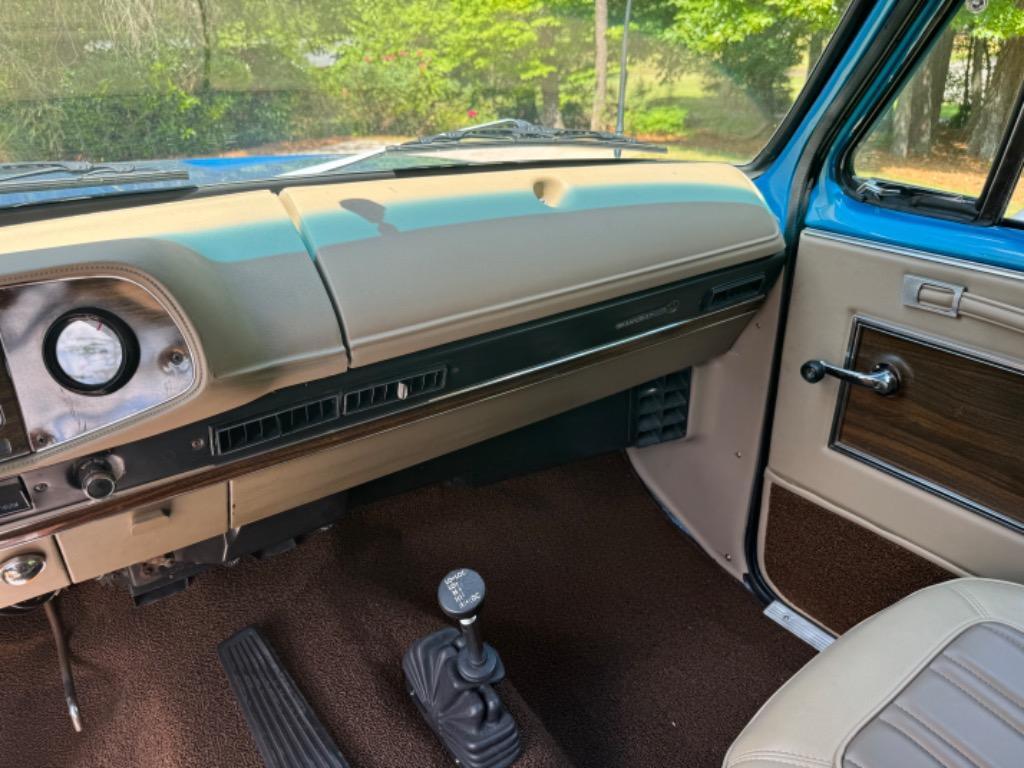 Dodge-Ram-Charger-383-factory-ac-2-tops-frame-off.-No-r-1977-2dr-36