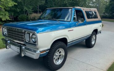 Dodge-Ram-Charger-383-factory-ac-2-tops-frame-off.-No-r-1977-2dr