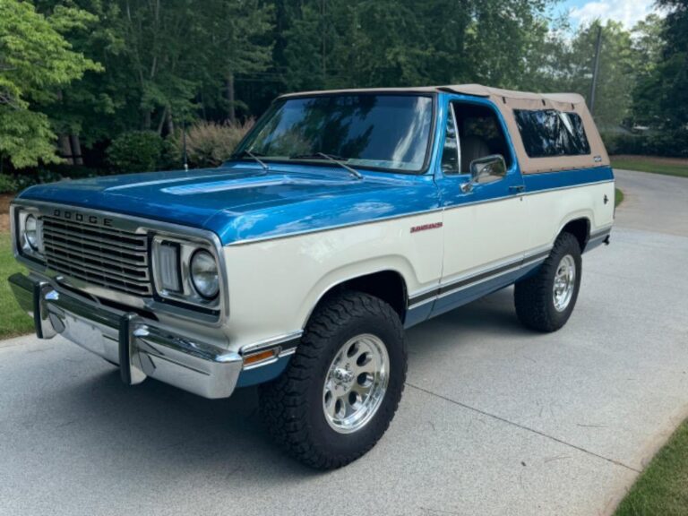 Dodge Ram Charger 383 factory a/c 2 tops frame off. No r 1977 2dr