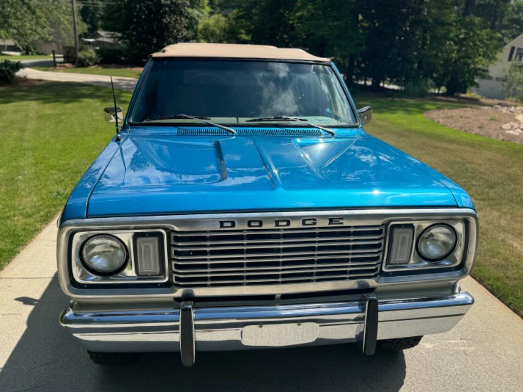 Dodge-Ram-Charger-383-factory-ac-2-tops-frame-off.-No-r-1977-2dr-8