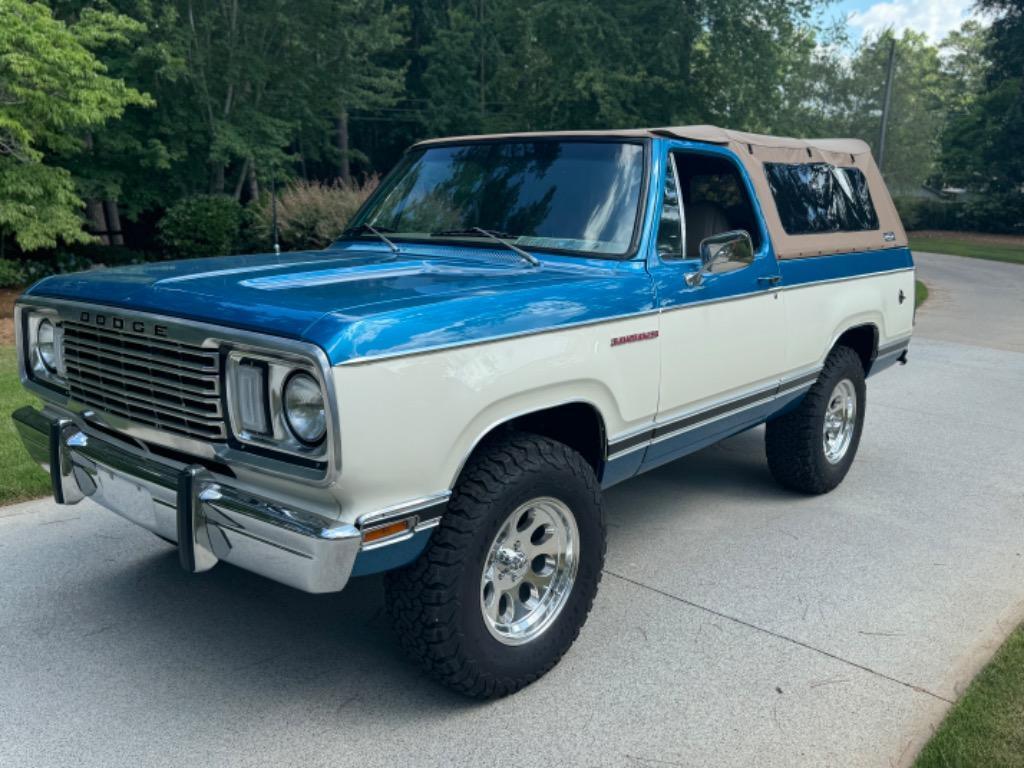 Dodge-Ram-Charger-383-factory-ac-2-tops-frame-off.-No-r-1977-2dr