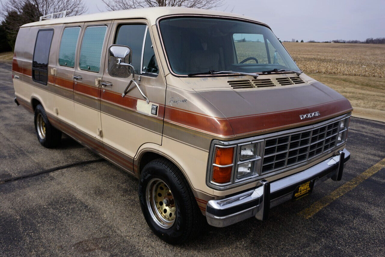 Dodge-Ram-Van-1984-Classic-Car-11