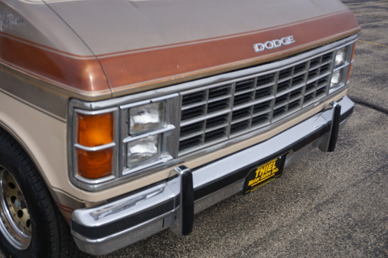 Dodge-Ram-Van-1984-Classic-Car-18