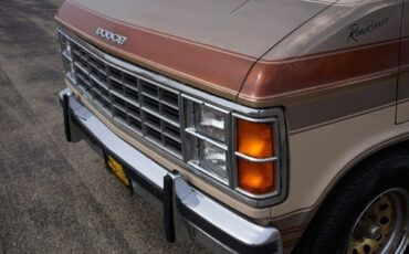 Dodge-Ram-Van-1984-Classic-Car-19