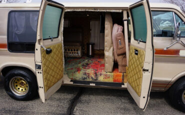 Dodge-Ram-Van-1984-Classic-Car-22