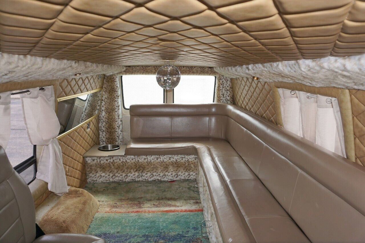 Dodge-Ram-Van-1984-Classic-Car-28