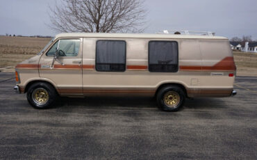 Dodge-Ram-Van-1984-Classic-Car-3