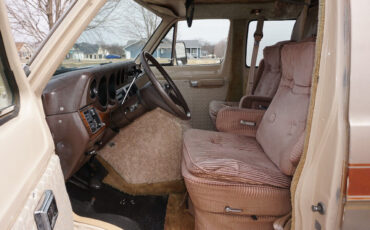 Dodge-Ram-Van-1984-Classic-Car-30