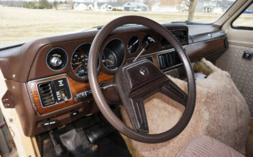 Dodge-Ram-Van-1984-Classic-Car-35