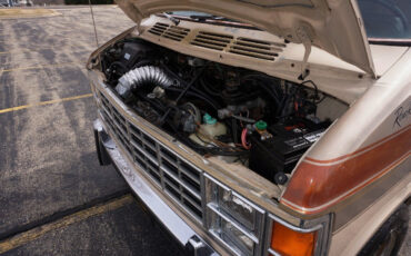 Dodge-Ram-Van-1984-Classic-Car-37