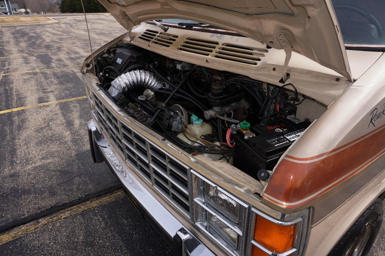 Dodge-Ram-Van-1984-Classic-Car-37