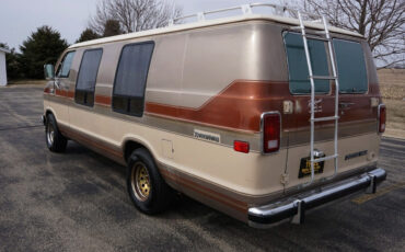 Dodge-Ram-Van-1984-Classic-Car-5