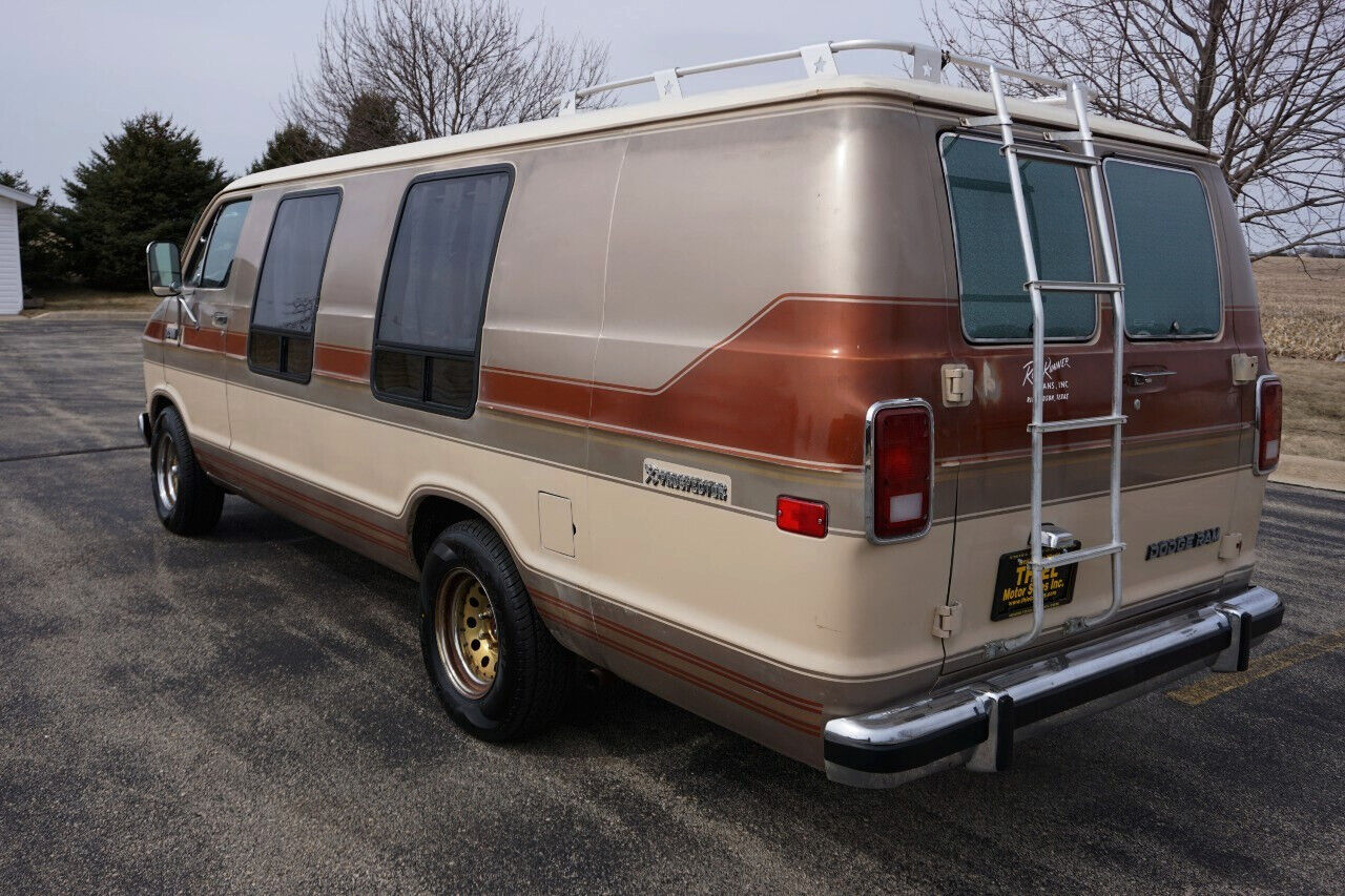 Dodge-Ram-Van-1984-Classic-Car-5