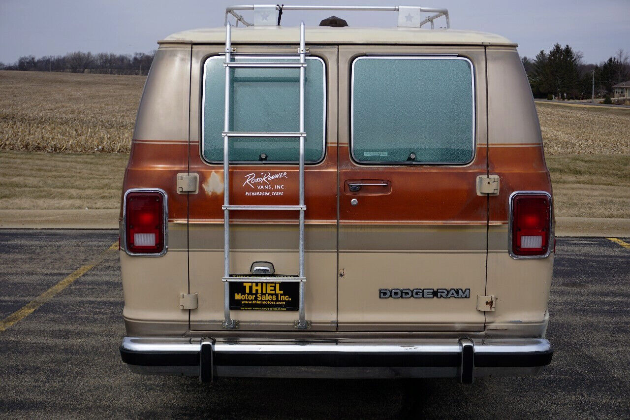 Dodge-Ram-Van-1984-Classic-Car-6