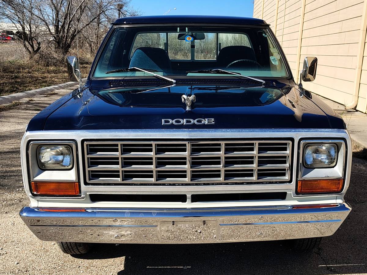 Dodge Ram d150  1981 blue
