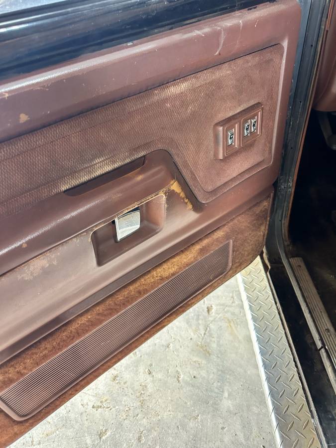 Dodge-Ram-d350-diesel-1992-black-1