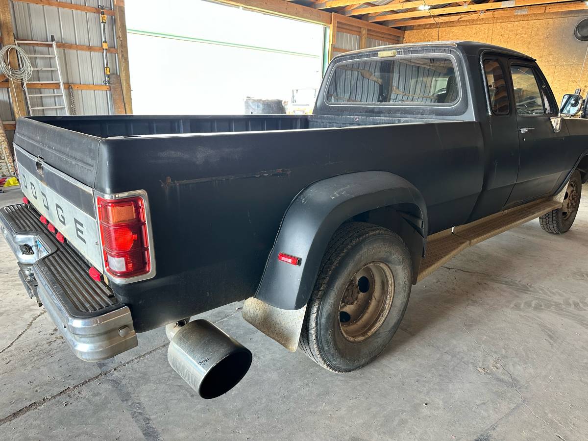 Dodge-Ram-d350-diesel-1992-black-2