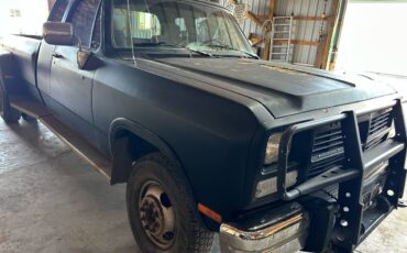 Dodge-Ram-d350-diesel-1992-black
