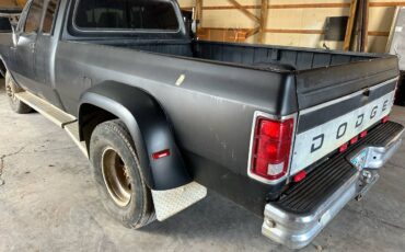 Dodge-Ram-d350-diesel-1992-black-4