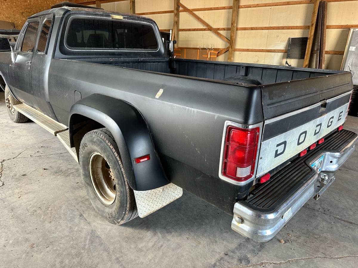 Dodge-Ram-d350-diesel-1992-black-4