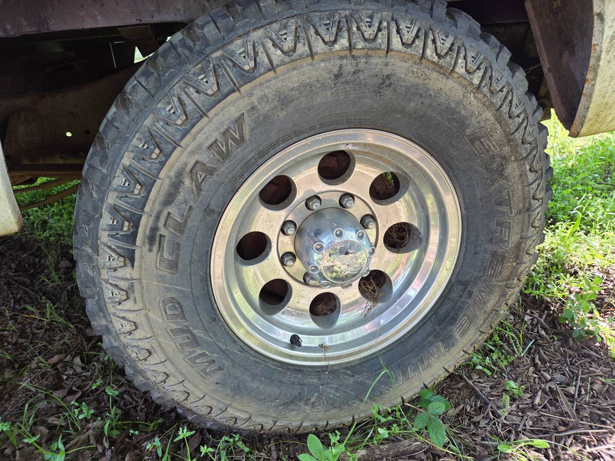 Dodge-Ram-pick-up-1982-white-1