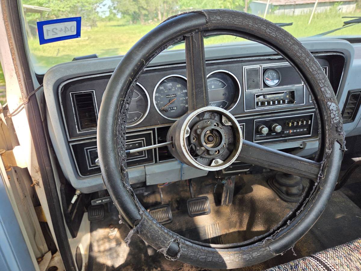 Dodge-Ram-pick-up-1982-white-3
