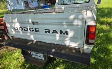 Dodge-Ram-pick-up-1982-white-5