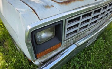 Dodge-Ram-pick-up-1982-white-6