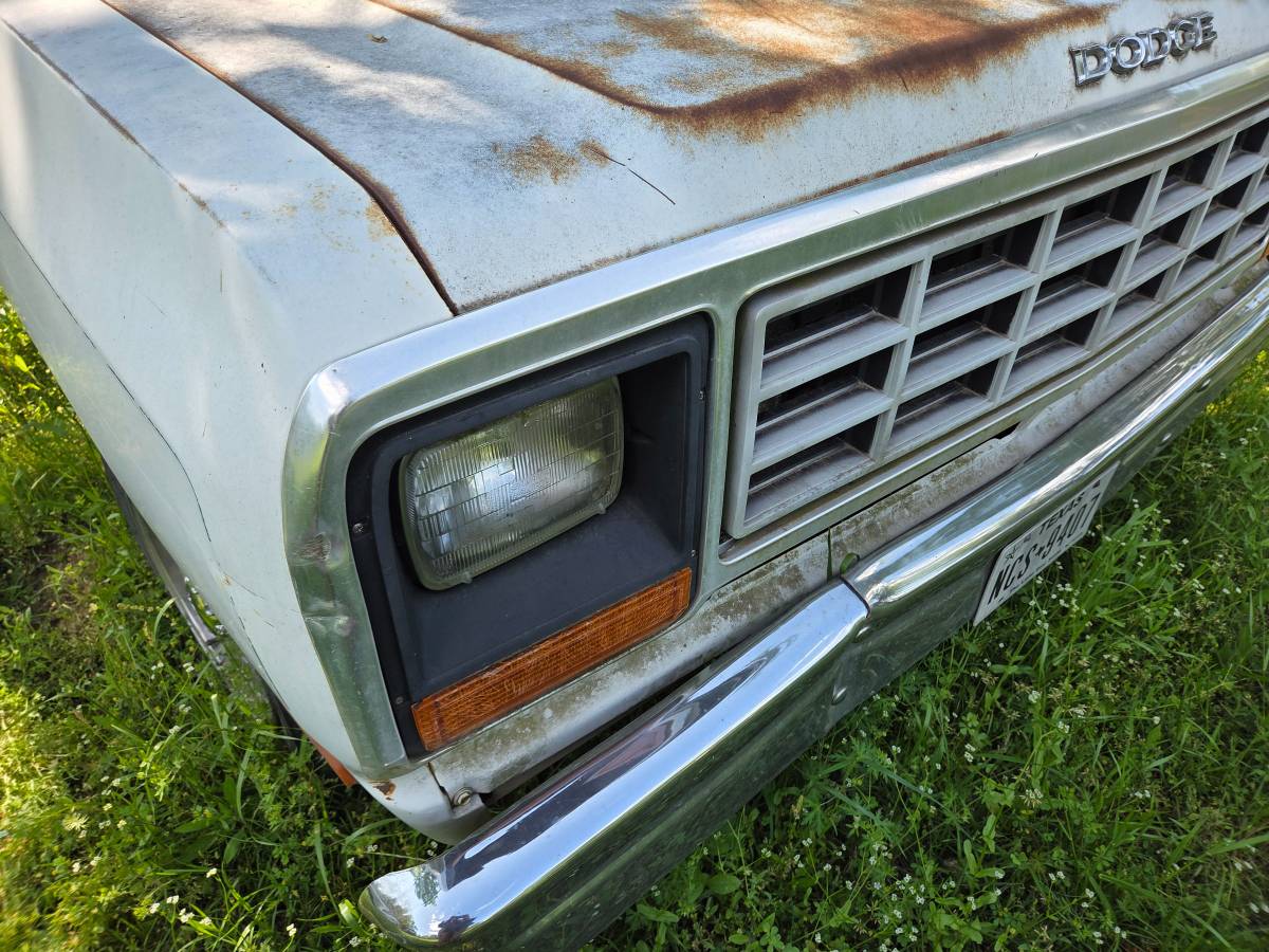 Dodge-Ram-pick-up-1982-white-6