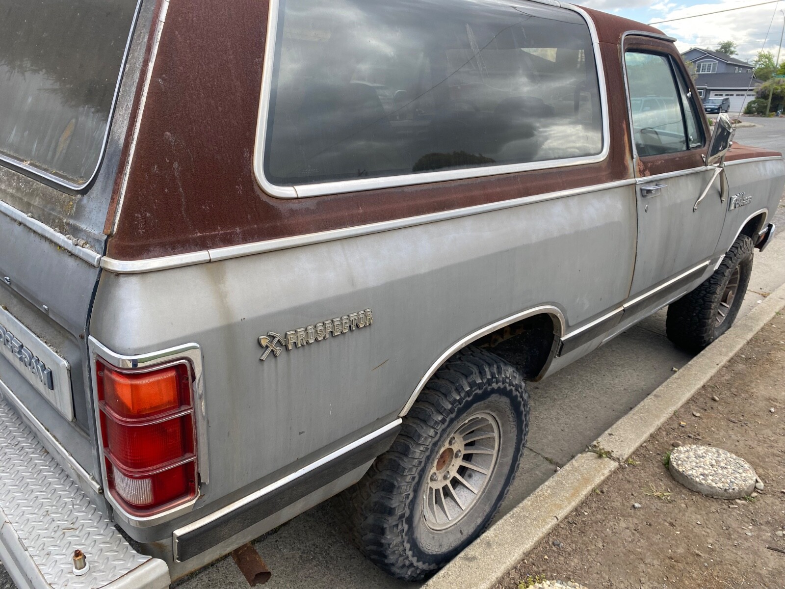 Dodge-Ramcharger-1985-9