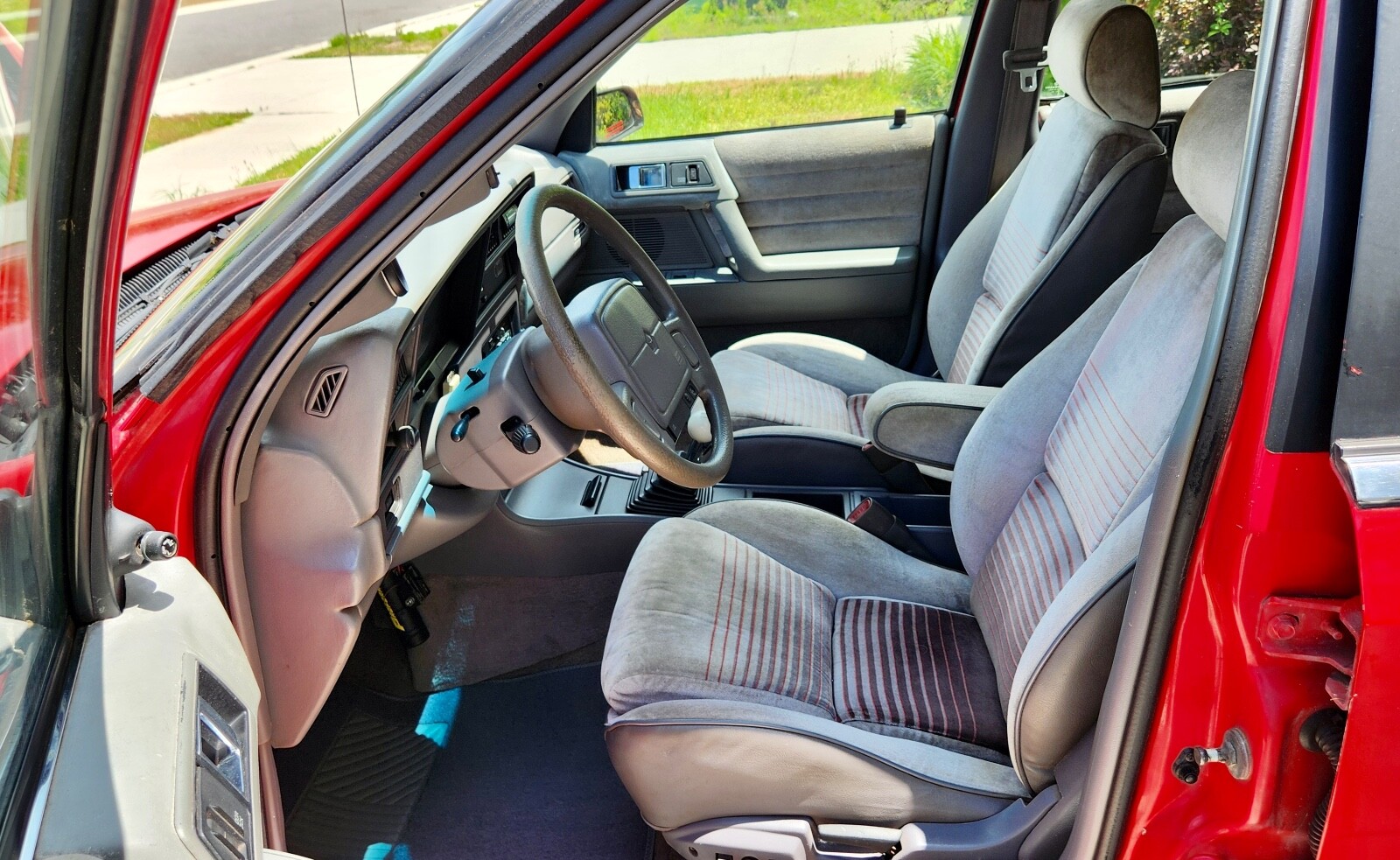 Dodge-Spirit-1991-Sedan-15