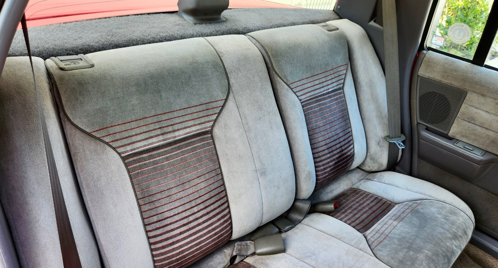 Dodge-Spirit-1991-Sedan-18