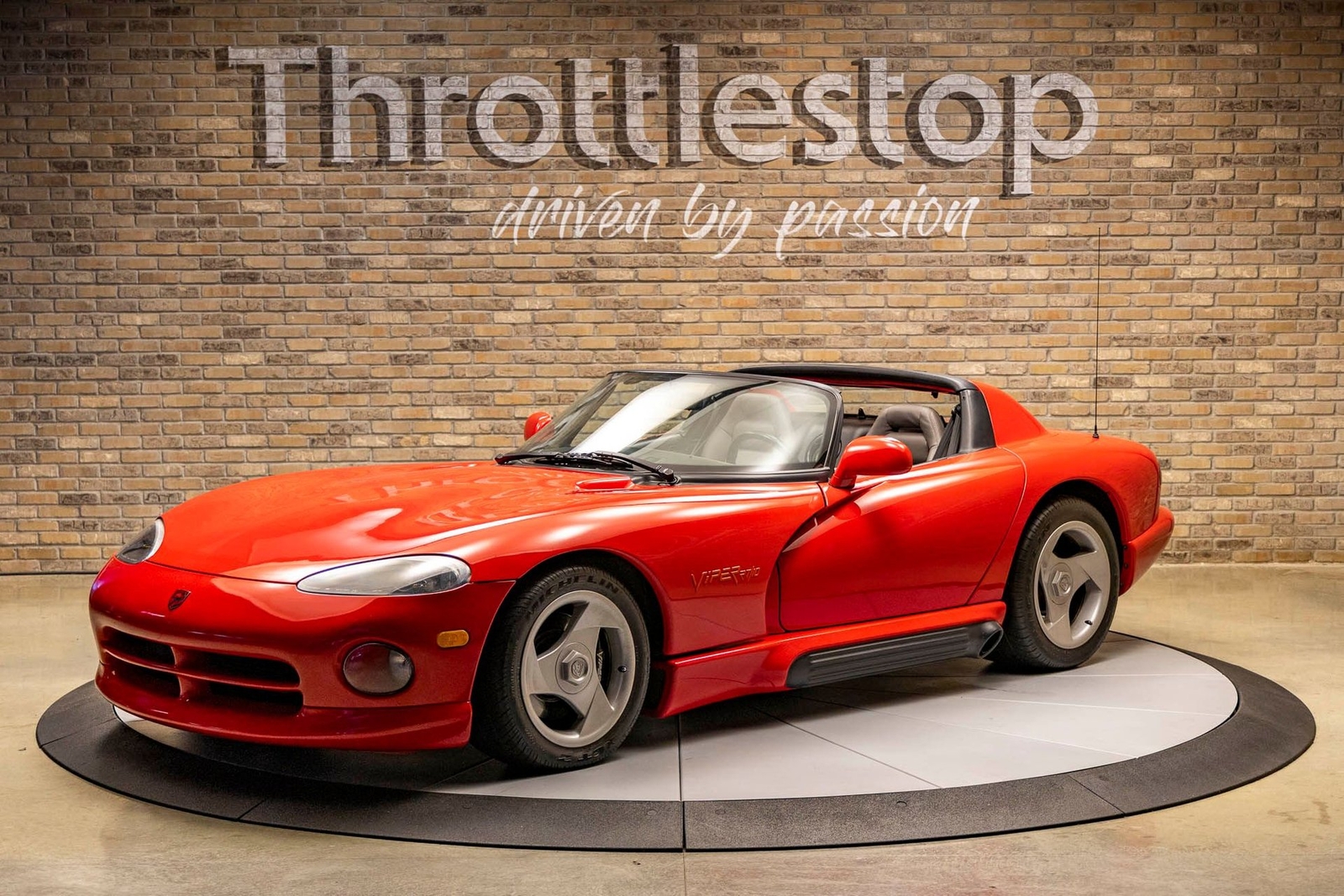 Dodge-Viper-1992-Convertible-2
