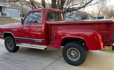 Dodge-W150-1985